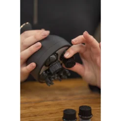 Massageborstel Imperial Riding IRHVolta Zwart -Rij Gerei Verkoop massageborstel imperial riding irhvolta zwart 1500x1500 182394