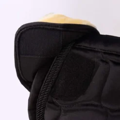 Zadeldek SKØL Velvet Zwart -Rij Gerei Verkoop zadeldek skol velvet zwart 1500x1500 178257